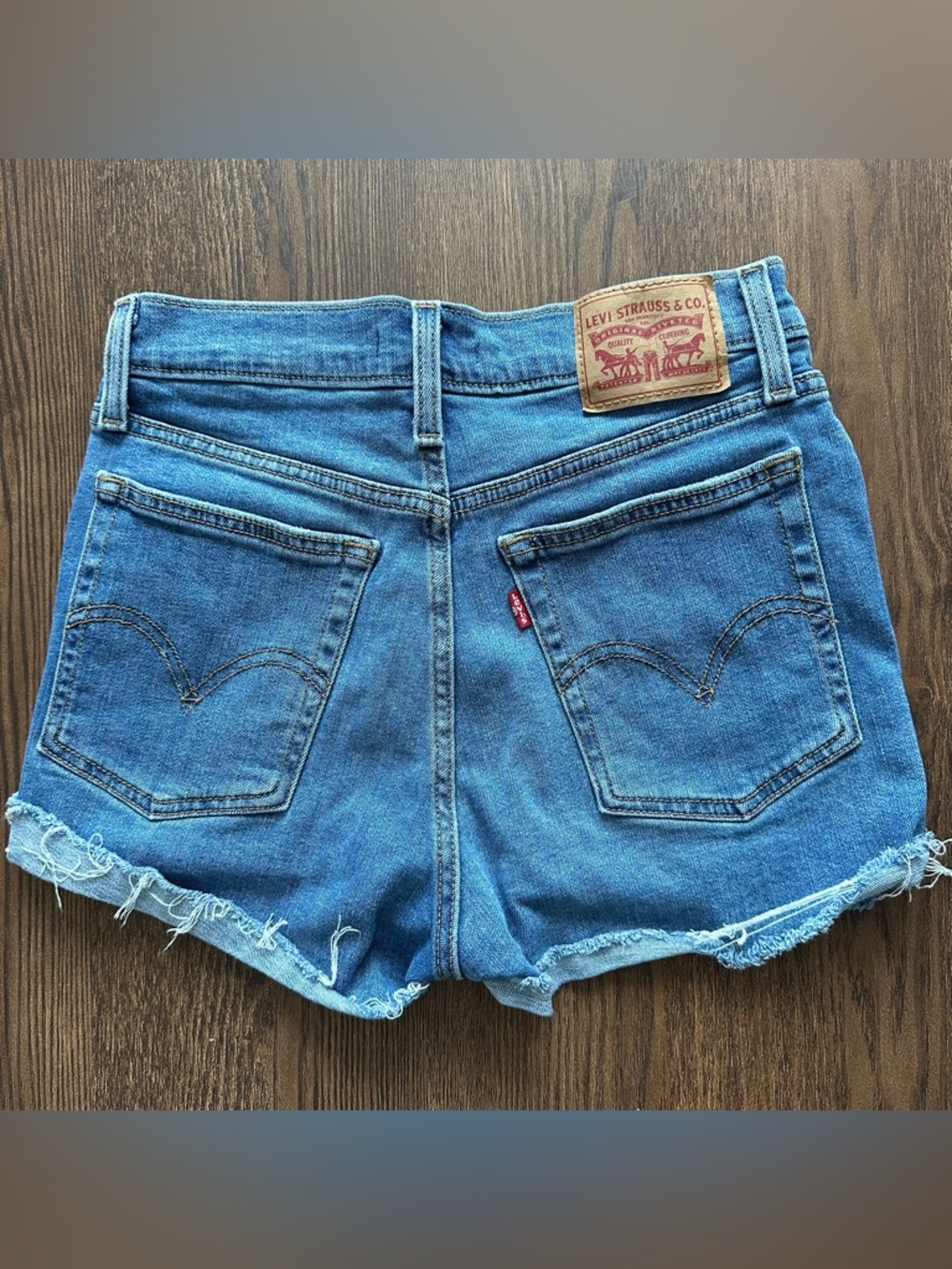 Levi’s Stretch High Rise Shorts - Picture 2 of 2